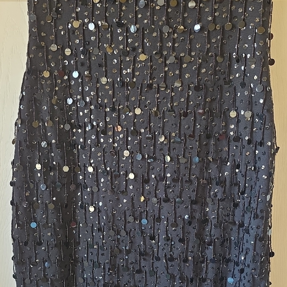 Elegant Black Sequin Midi Dress - Picture 4 of 12